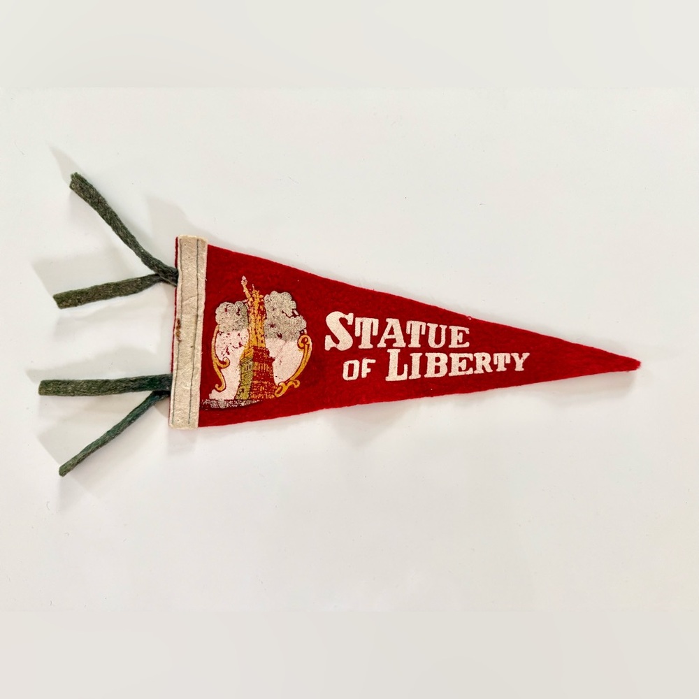 Small Vintage Statue of Liberty Pennant
